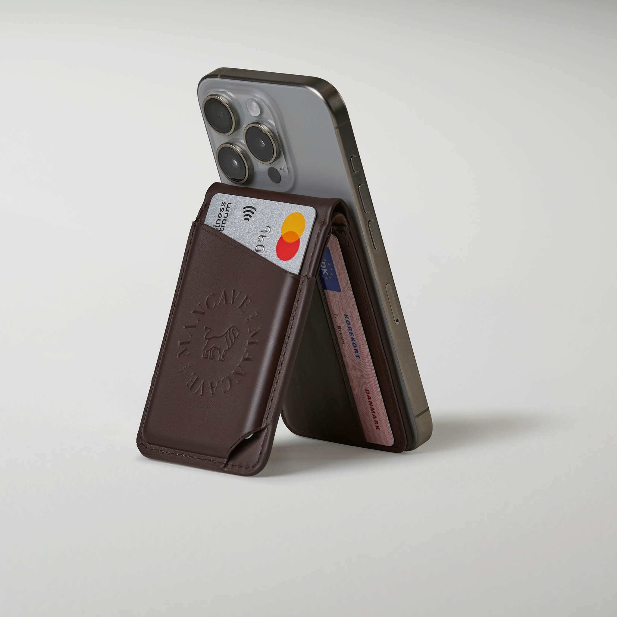 Premium Vault Stand – Läderfodral med MagSafe & RFID-skydd